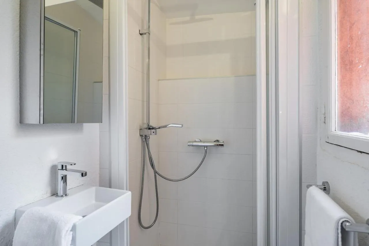 Honore - Suite Merciere Lyon 0*,  France